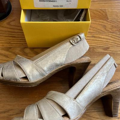 Women's Shoes Sz. 8-8.5 - Clarks, Teva, SoftSpot