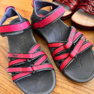 Women's Shoes Sz. 8-8.5 - Clarks, Teva, SoftSpot