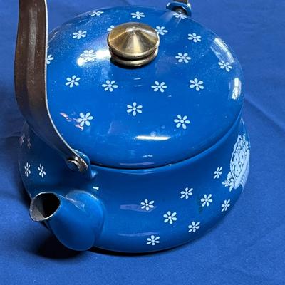 Blue tea pot