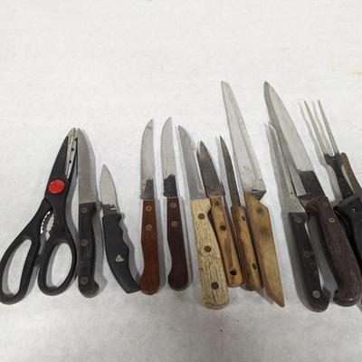 Assortment Of Knives Lot 17