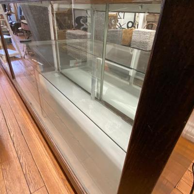 Brown Showcase with Two Shelves Lot Two