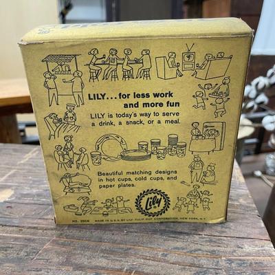 Lot of Vintage Paper Cups