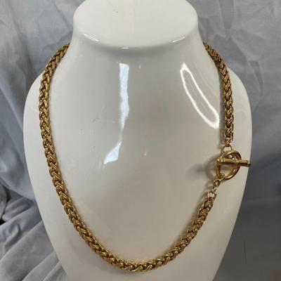 Heavy Gold Tone Toggle Clasp Necklace