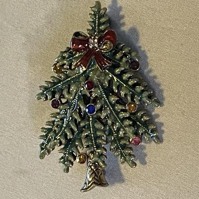 2004 Avon First Annual Christmas Tree Brooch