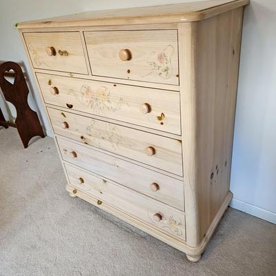 Thomasville Chest of Drawers