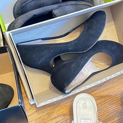 Lot of womens shoes
