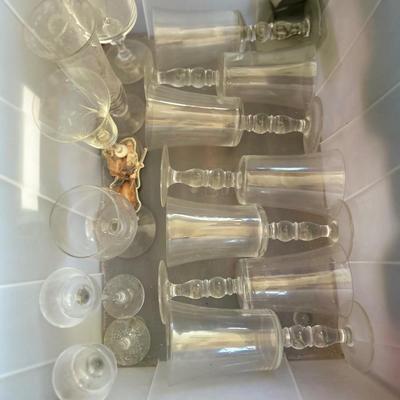 Glass lot - Estate glassware