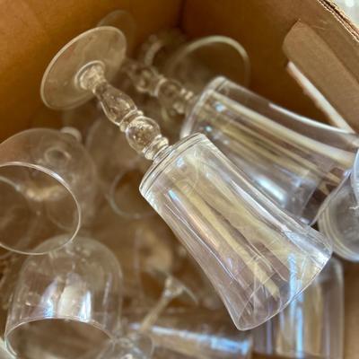 Glass lot - Estate glassware