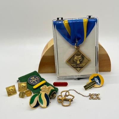 LOT 402J: Girl Scouts/Cub Scouts Jewelry