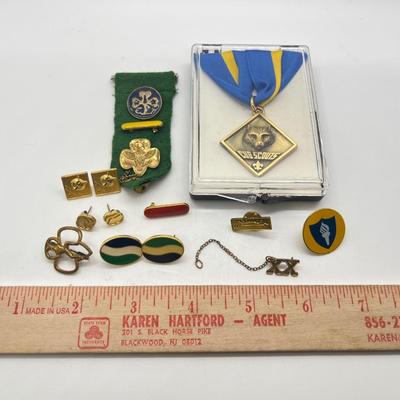 LOT 402J: Girl Scouts/Cub Scouts Jewelry