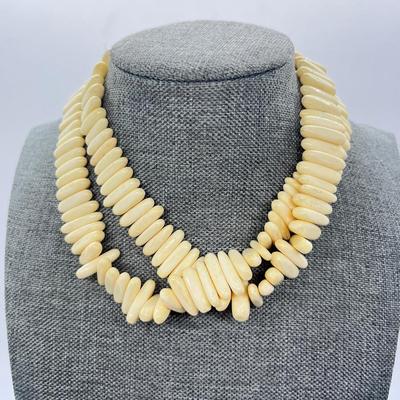 LOT 410J: Costume Necklaces