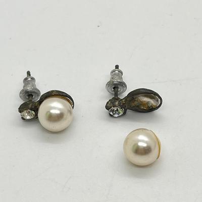 LOT 413J: Various Earrings - One For Repair