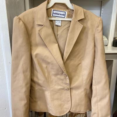 VINTAGE CLOTHING! Tan Blazer: Lot Twelve BOBBIE BROOKS