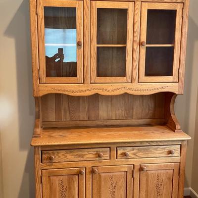 Amish Heritage China cabinet with glass doors