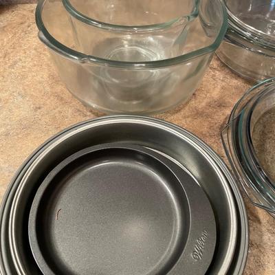 Casserole dishes and bowls