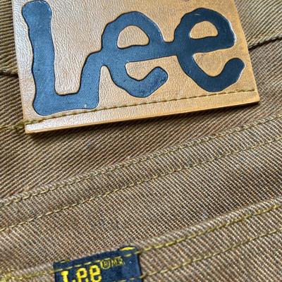 VINTAGE CLOTHING! Size Fourteen Lee Brown Jeans: Lot Twenty Three