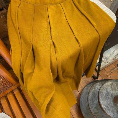 VINTAGE CLOTHING! BOBBIE BROOKS Gold Pleated Skirt: Lot Twenty Five