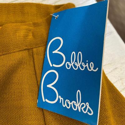 VINTAGE CLOTHING! BOBBIE BROOKS Gold Pleated Skirt: Lot Twenty Five