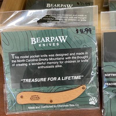 Lot of Bearpaw Starter Pocket Knives Set