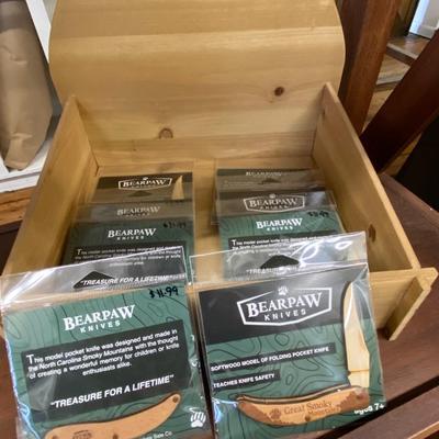 Lot of Bearpaw Starter Pocket Knives Set