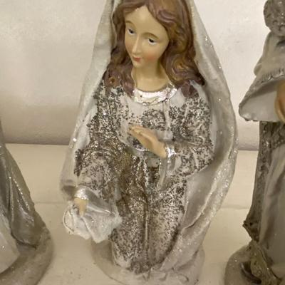 White and Silver Nativity Set