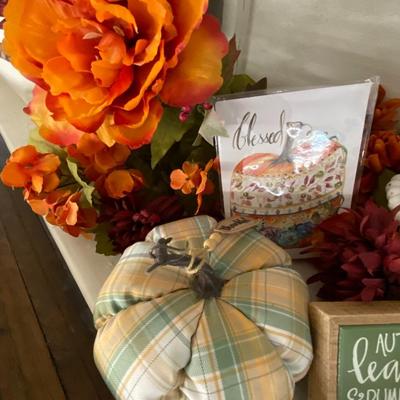 Farmhouse Mercantile Seasonal Fall Decor