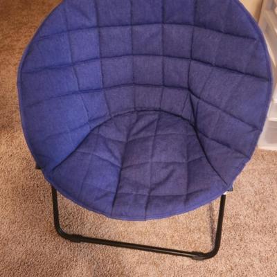Circular fold up chair