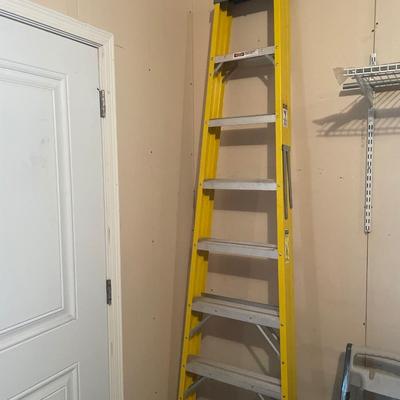 Keller 8â€™ Fiberglass ladder