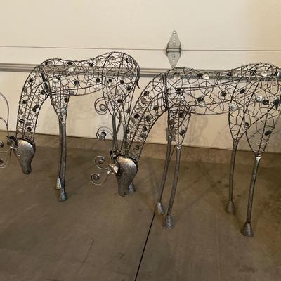 Metal wire style outdoor deer decor