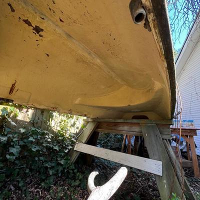 O1517 Fiberglass 12â€™9â€ Boat