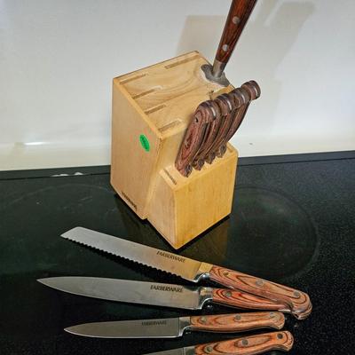 Farberware Knives in Block