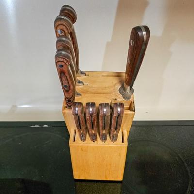 Farberware Knives in Block