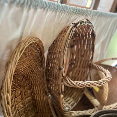 Basket lot - Estate fresh - All baskets seen in photos.