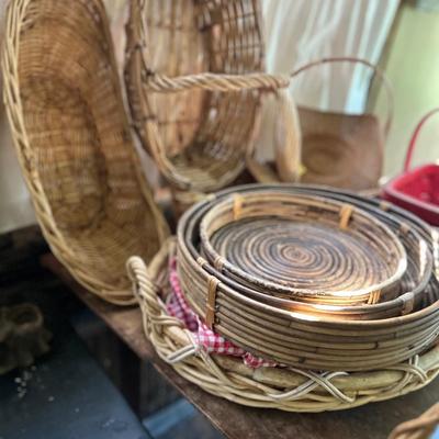 Basket lot - Estate fresh - All baskets seen in photos.