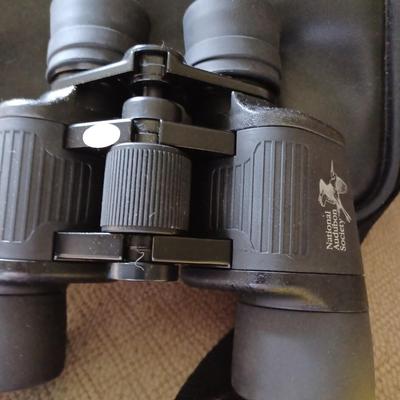 bushnell binoculars w/case