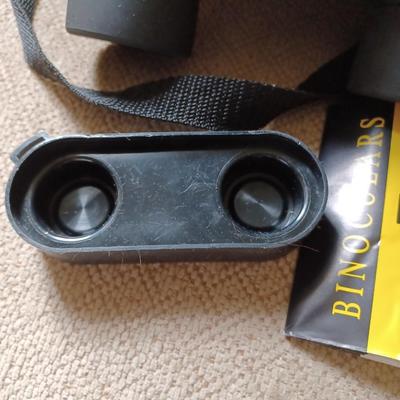 bushnell binoculars w/case
