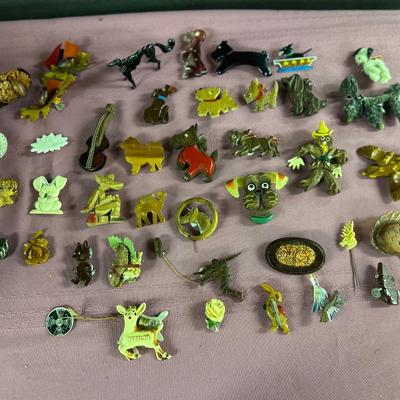 Wooden brooch lot - Martha Sleeper Style Bakelite Wood Scottie Brooch - 30+ pieces all seen