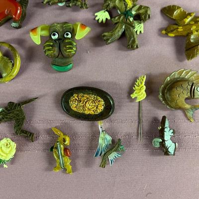 Wooden brooch lot - Martha Sleeper Style Bakelite Wood Scottie Brooch - 30+ pieces all seen
