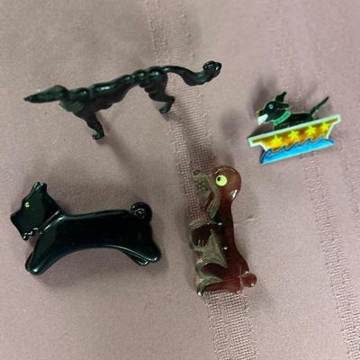 Wooden brooch lot - Martha Sleeper Style Bakelite Wood Scottie Brooch - 30+ pieces all seen