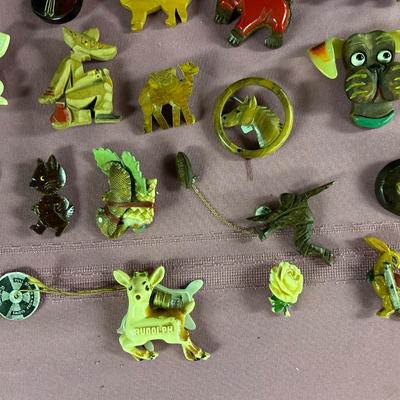 Wooden brooch lot - Martha Sleeper Style Bakelite Wood Scottie Brooch - 30+ pieces all seen