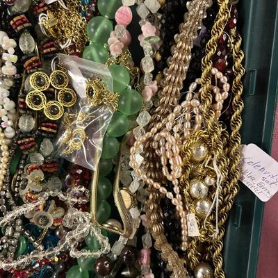 Necklace lot - Large group of estate fresh necklaces, all from one estate