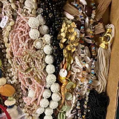 Necklace lot - Large group of estate fresh necklaces, all from one estate