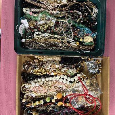 Necklace lot - Large group of estate fresh necklaces, all from one estate