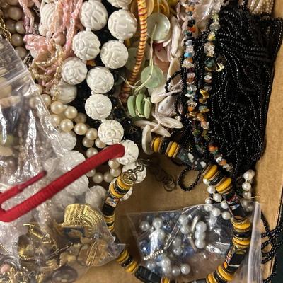 Necklace lot - Large group of estate fresh necklaces, all from one estate
