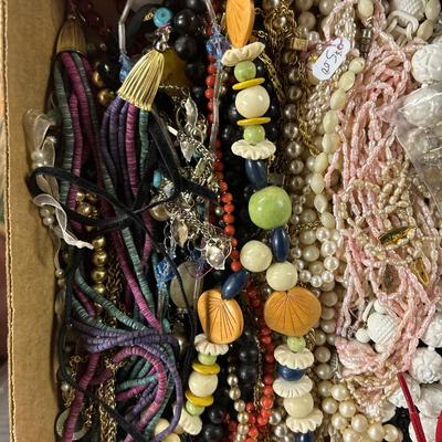 Necklace lot - Large group of estate fresh necklaces, all from one estate