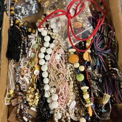 Necklace lot - Large group of estate fresh necklaces, all from one estate