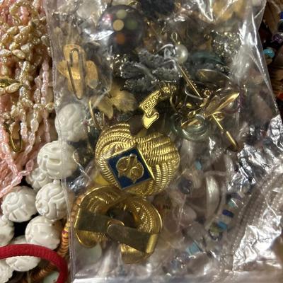 Necklace lot - Large group of estate fresh necklaces, all from one estate