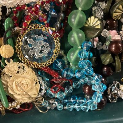 Necklace lot - Large group of estate fresh necklaces, all from one estate