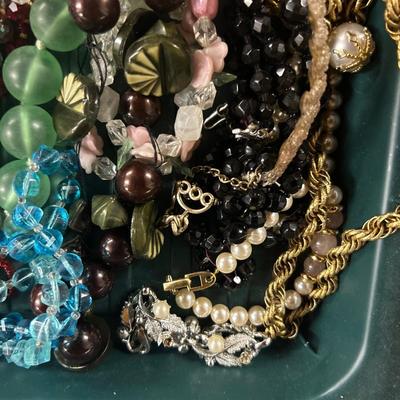 Necklace lot - Large group of estate fresh necklaces, all from one estate