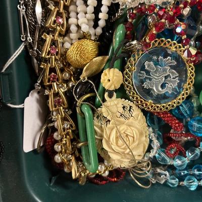 Necklace lot - Large group of estate fresh necklaces, all from one estate
